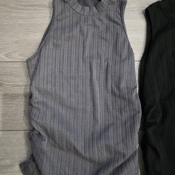 SHEIN Gray Ribbed Sleeveless Muscle Tee with Mandarin Collar - Picture 3 of 6